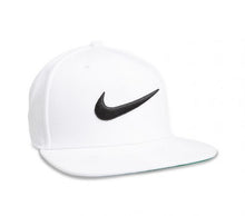 Charger l&#39;image dans la galerie, NIKE | SWOOSH PRO FLAT PEAK CAP
